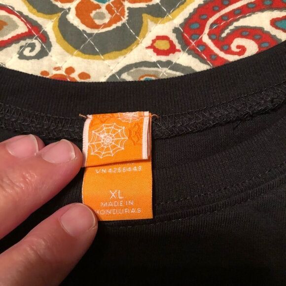 Trick or Treat T-shirt XL EUC - Picture 3 of 4